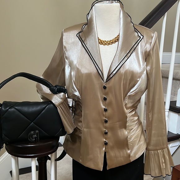 Very elegant top. Size 14 - Picture 1 of 15